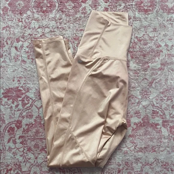 Fabletics High-Waisted Shine Maternity Leggings - Picture 4 of 9